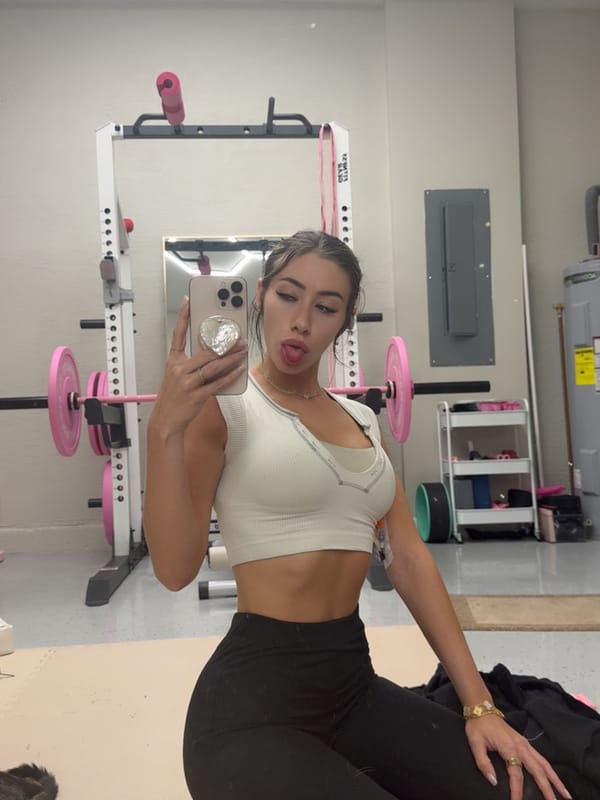 Ava Slade — photo 3